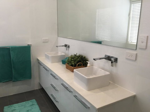 Modern Beach Villa - Accommodation Newcastle 6