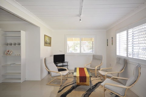 Ocean Wave - Accommodation Newcastle 10