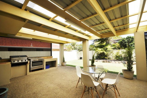 Ocean Wave - Accommodation Newcastle 19