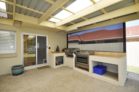 Ocean Wave - Accommodation Newcastle 0