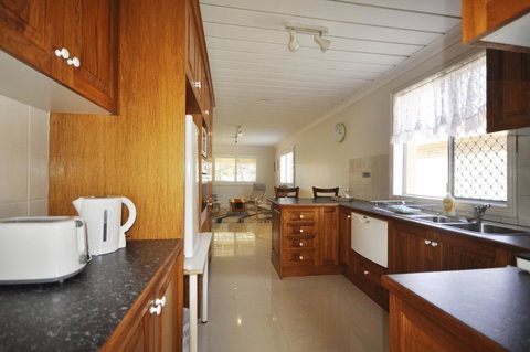 Ocean Wave - Accommodation Newcastle 5