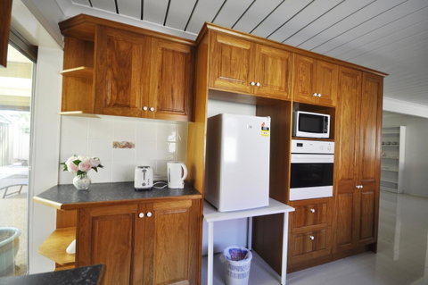 Ocean Wave - Accommodation Newcastle 4