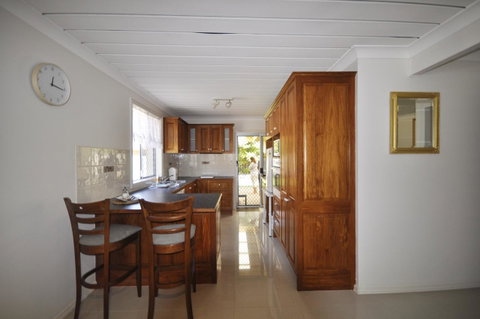 Ocean Wave - Accommodation Newcastle 6