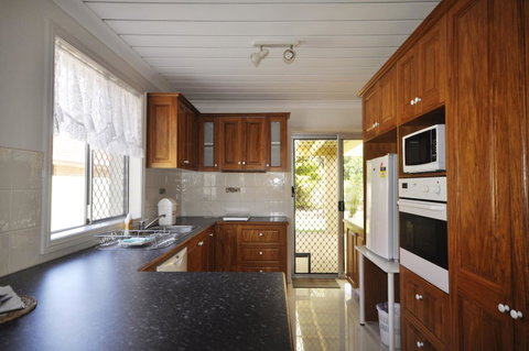 Ocean Wave - Accommodation Newcastle 3