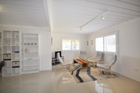 Ocean Wave - Accommodation Newcastle 9