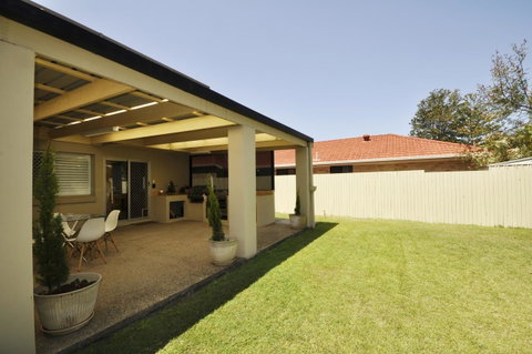 Ocean Wave - Accommodation Newcastle 21