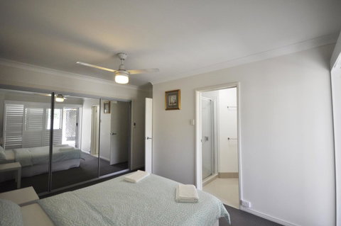 Ocean Wave - Accommodation Newcastle 13