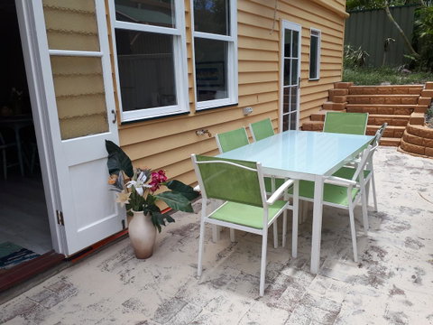 Retro Beach Flat - Accommodation Newcastle 0