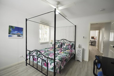Retro Beach Flat - Accommodation Newcastle 8