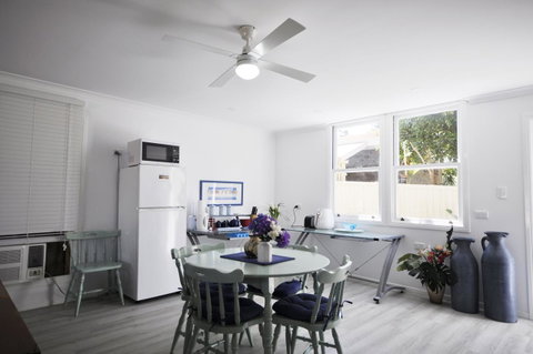Retro Beach Flat - Accommodation Newcastle 12