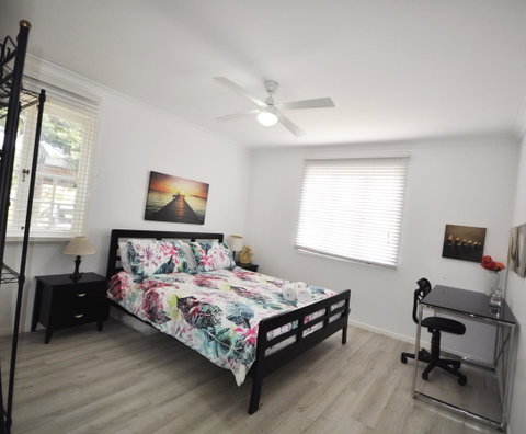 Retro Beach Flat - Accommodation Newcastle 5