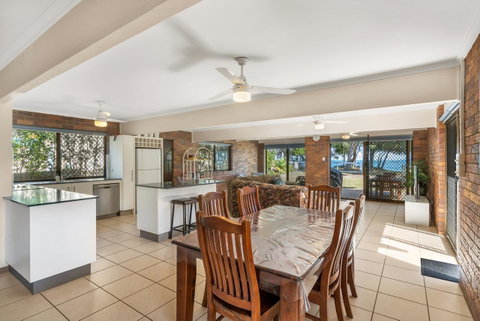 Bribie Beach House - Accommodation Newcastle 9