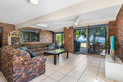 Bribie Beach House - Accommodation Newcastle 7