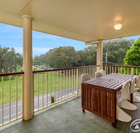 Immaculate Spacious Second Floor Unit Overlooking Pristine Parklands - Accommodation Newcastle