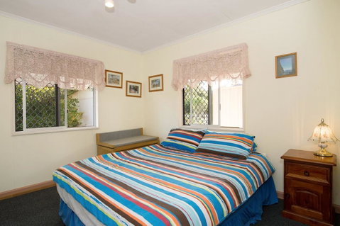 Lowset, Pet Friendly Cottage - Sunset Ave, Bongaree - Accommodation Newcastle 15