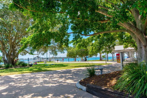 Lowset, Pet Friendly Cottage - Sunset Ave, Bongaree - Accommodation Newcastle 3