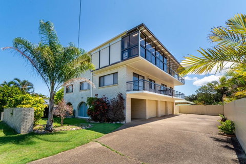 Spacious Unit Overlooking Moreton Bay - Boyd St, Woorim - Accommodation Newcastle 6