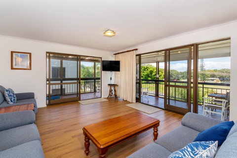 Spacious Unit Overlooking Moreton Bay - Boyd St, Woorim - Accommodation Newcastle 11