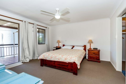 Spacious Unit Overlooking Moreton Bay - Boyd St, Woorim - Accommodation Newcastle 4