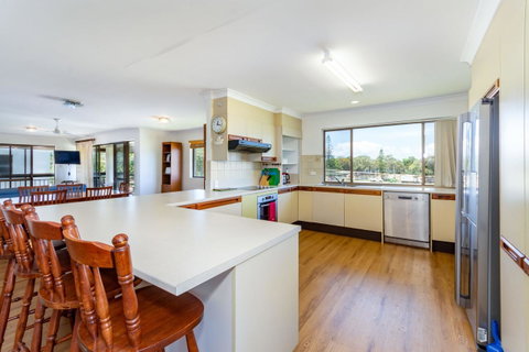 Spacious Unit Overlooking Moreton Bay - Boyd St, Woorim - Accommodation Newcastle 8