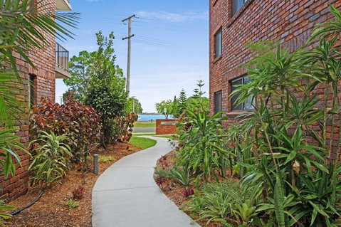 Waterviews,Pool, Wifi Its All Here !- Welsby Pde, Bongaree - Accommodation Newcastle 15