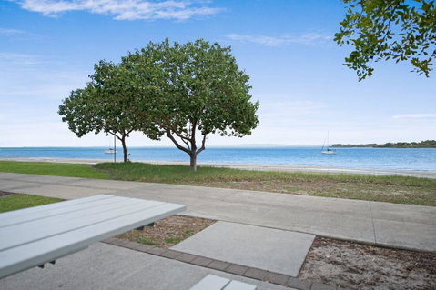 Waterviews,Pool, Wifi Its All Here !- Welsby Pde, Bongaree - Accommodation Newcastle 20