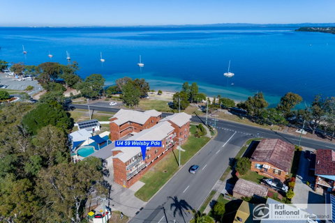 Waterviews,Pool, Wifi Its All Here !- Welsby Pde, Bongaree - Accommodation Newcastle 1