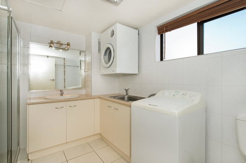 Waterviews,Pool, Wifi Its All Here !- Welsby Pde, Bongaree - Accommodation Newcastle 9
