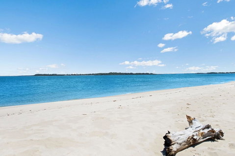 Quiet Location Across From Waterfront - South Esp, Bongaree - Accommodation Newcastle 18