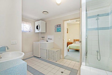 Quiet Location Across From Waterfront - South Esp, Bongaree - Accommodation Newcastle 15