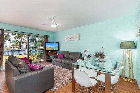 Charm And Comfort In This Ground Floor Unit With Water Views! Welsby Pde, Bongaree - Accommodation Newcastle 14
