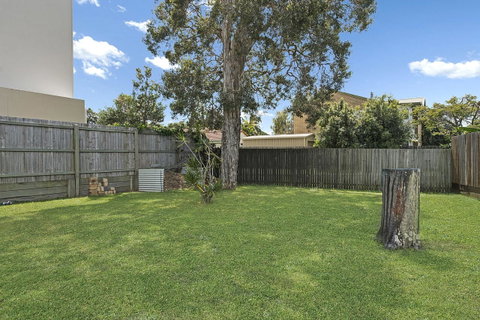 Charm And Comfort In This Ground Floor Unit With Water Views! Welsby Pde, Bongaree - Accommodation Newcastle 8