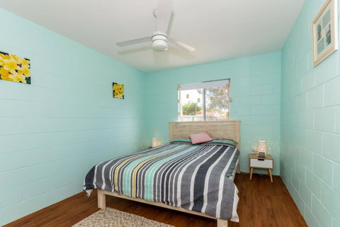 Charm And Comfort In This Ground Floor Unit With Water Views! Welsby Pde, Bongaree - Accommodation Newcastle 9