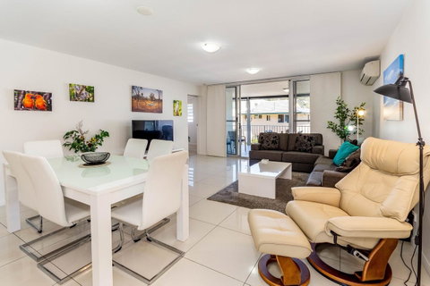 First Floor, Air Conditioned, Free Wi-Fi! - Accommodation Newcastle 10