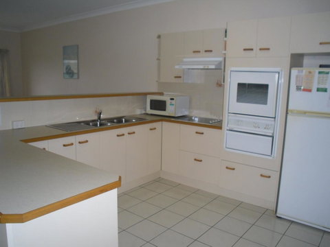 Ground Floor, Family Unit On The Canal With Free WIFI! - Accommodation Newcastle 10