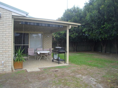Ground Floor, Family Unit On The Canal With Free WIFI! - Accommodation Newcastle 4