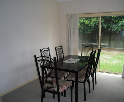 Ground Floor, Family Unit On The Canal With Free WIFI! - Accommodation Newcastle 13