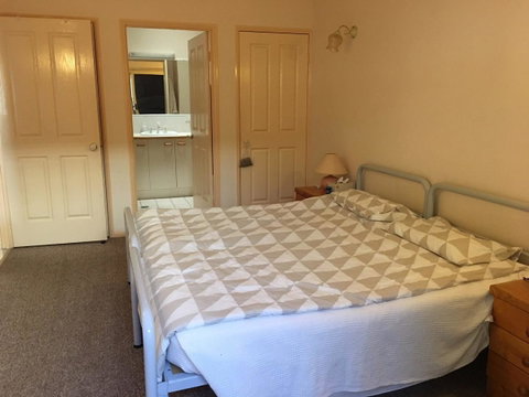 Ground Floor, Family Unit On The Canal With Free WIFI! - Accommodation Newcastle 11