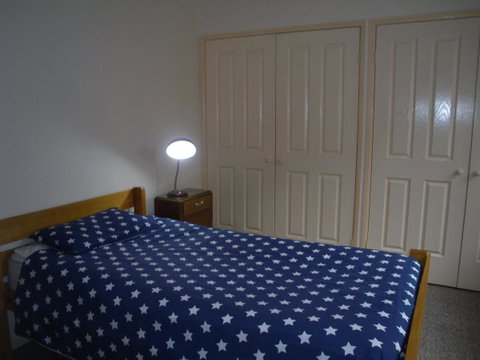 Ground Floor, Family Unit On The Canal With Free WIFI! - Accommodation Newcastle 14