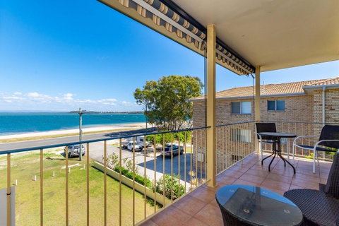 Fantastic Views From This Top Floor Unit! - Accommodation Newcastle 14
