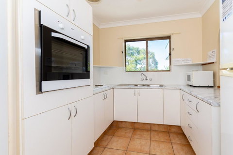 Fantastic Views From This Top Floor Unit! - Accommodation Newcastle 13