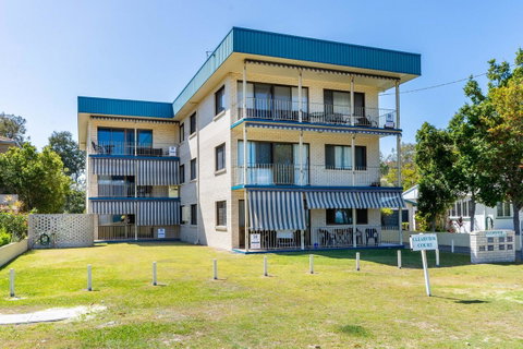 Fantastic Views From This Top Floor Unit! - Accommodation Newcastle 1