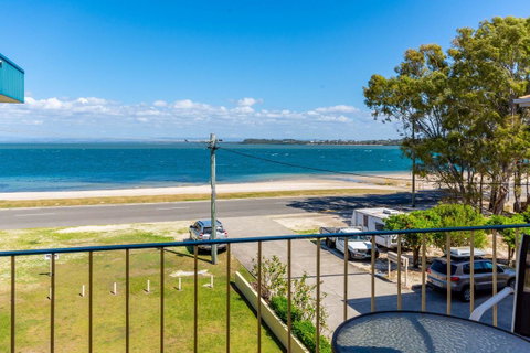 Fantastic Views From This Top Floor Unit! - Accommodation Newcastle 4