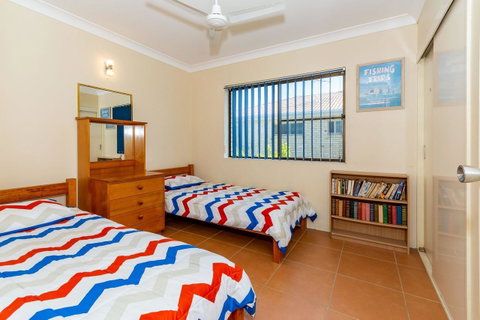 Fantastic Views From This Top Floor Unit! - Accommodation Newcastle 7