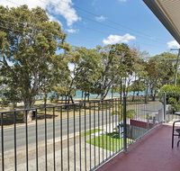 First floor unit close to shops park and waterfront - Accommodation Newcastle
