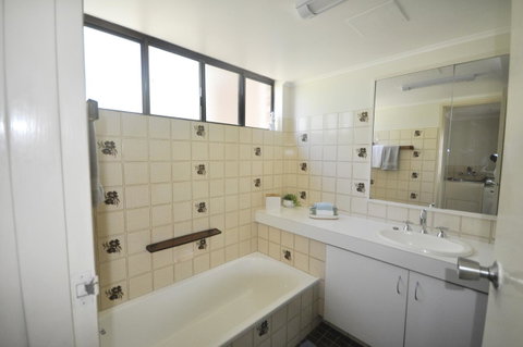 Crystal Waters On The Beach - Accommodation Newcastle 2