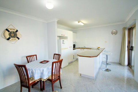 Spacious Unit With Views Of Pumicestone - Wattle Ave, Bongaree - Accommodation Newcastle 3