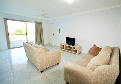 Spacious Unit With Views Of Pumicestone - Wattle Ave, Bongaree - Accommodation Newcastle 6
