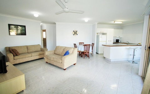 Spacious Unit With Views Of Pumicestone - Wattle Ave, Bongaree - Accommodation Newcastle 14