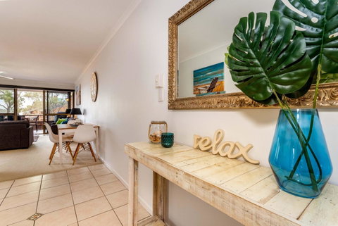 Spacious Family Unit With Incredible Views. - Accommodation Newcastle 5